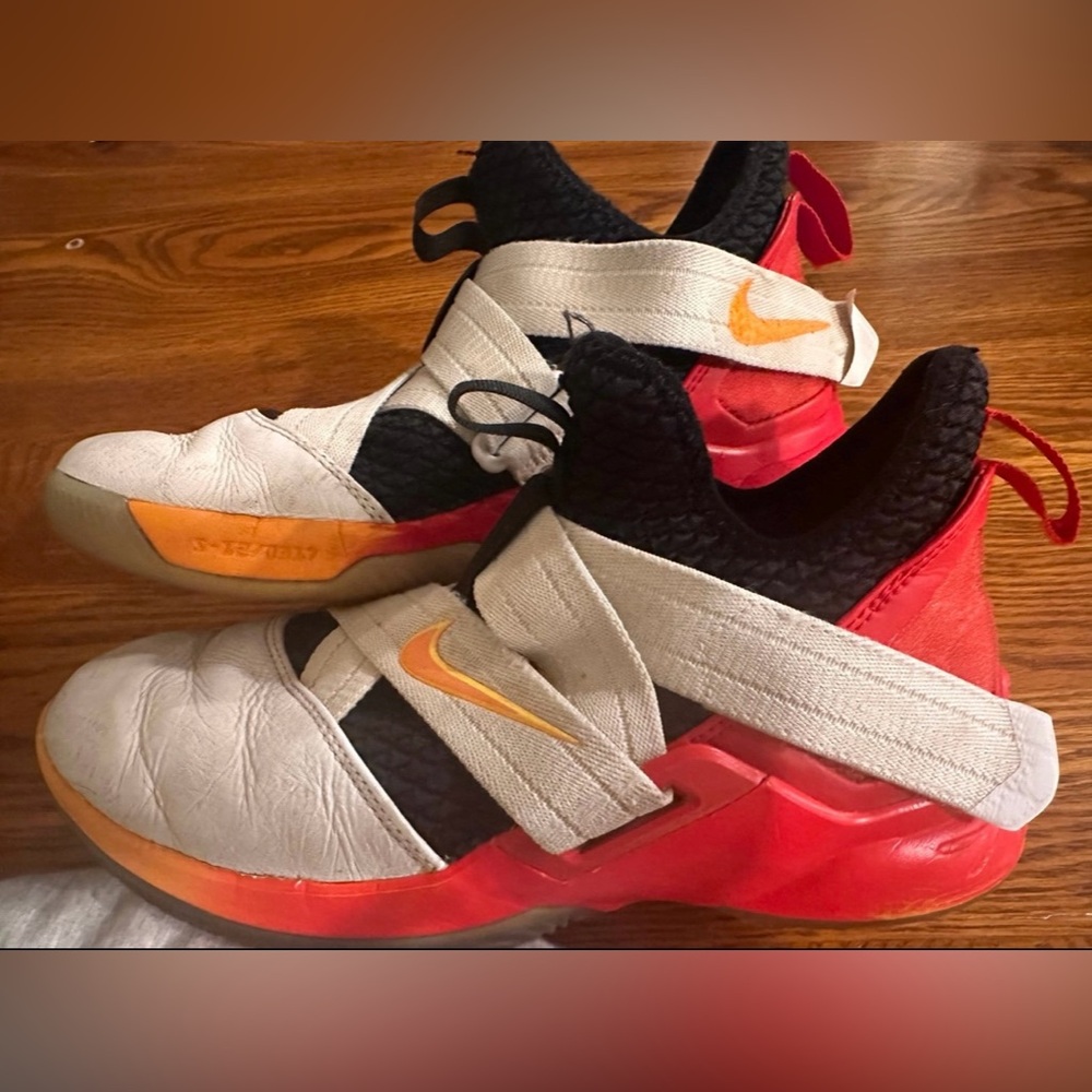 NIKE LEBRON XII SOLDIER BASKETBALL SHOES SIZE 6.5Y White Black Orange